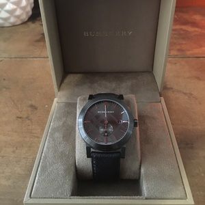 Men’s authentic Burberry city black leather watch